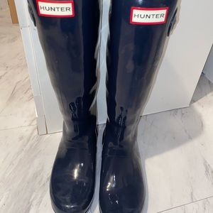 Navy blue Tall Hunter boots.